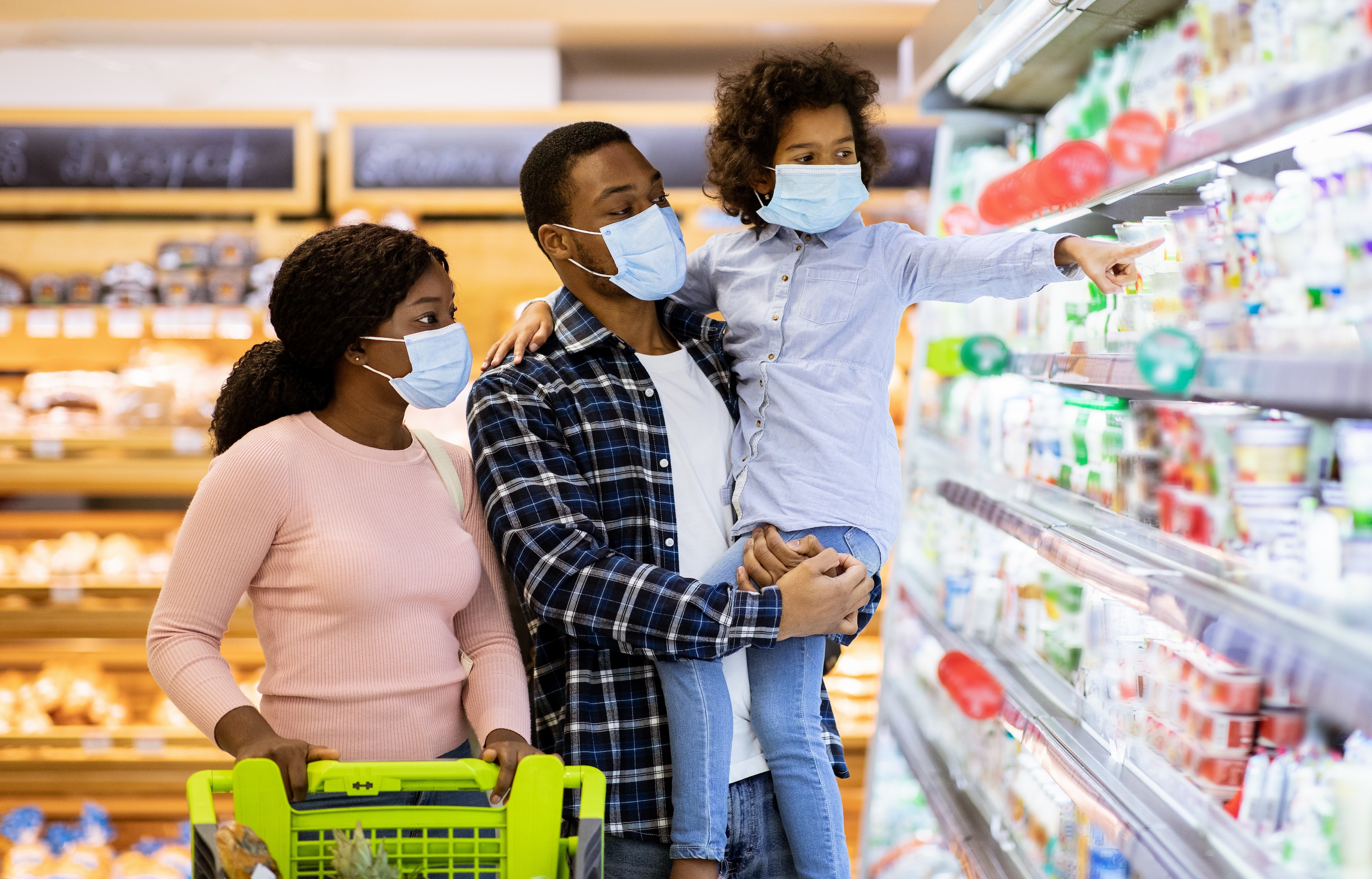 family shopping during coronavirus pandemic